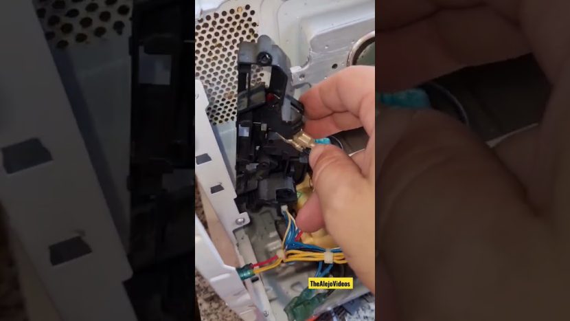 Cómo cambiar el interruptor de puerta del horno