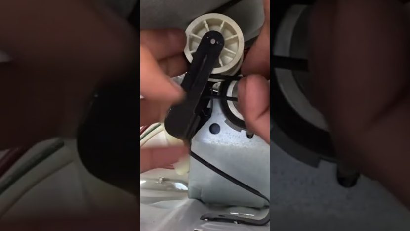 Cómo cambiar la polea tensora de la secadora