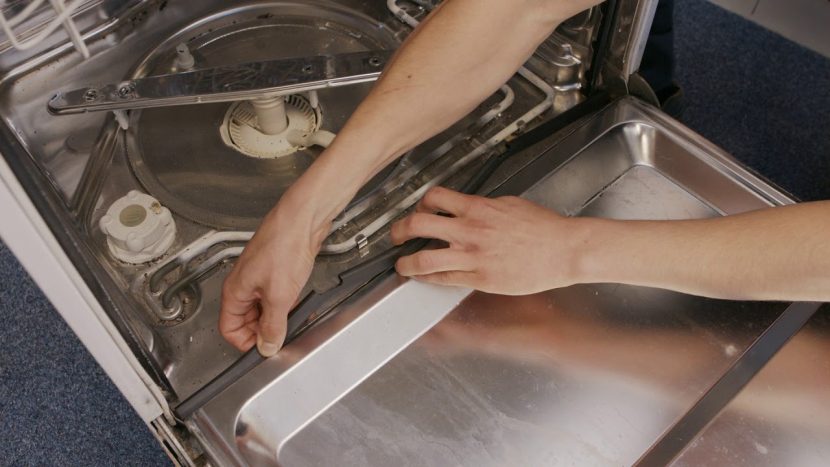 Cómo sustituir la junta inferior de la puerta